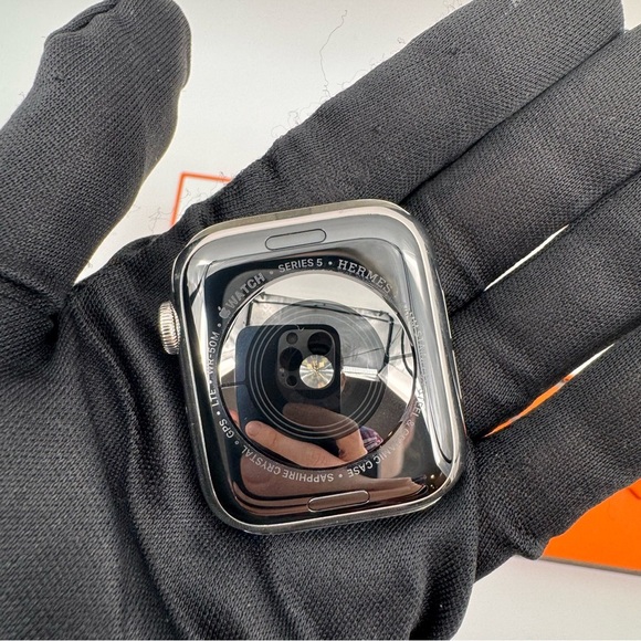 Apple Watch Hermes Series 5 44mm - Picture 8 of 9